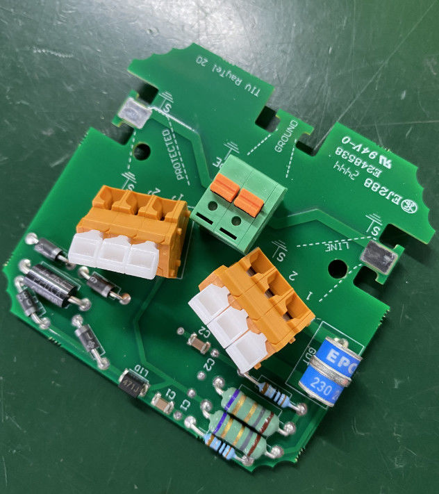 PCB đồng cho thiết bị viễn thông với LW/LS tối thiểu 0.05mm và màu silkscreen đen