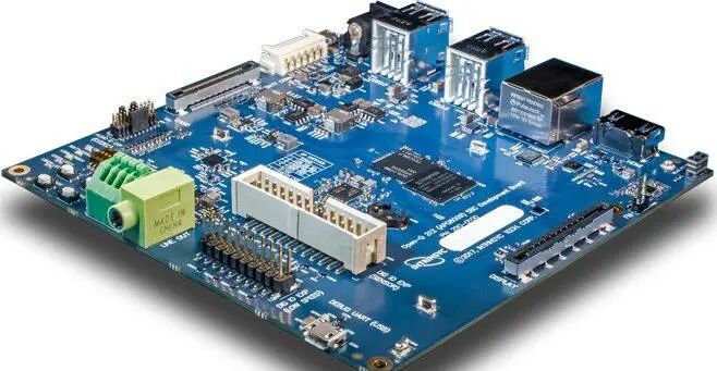 Bộ PCB quay nhanh với vật liệu FR-4 4 lớp và đường kính lỗ tối thiểu 0,10mm cho các ứng dụng ô tô