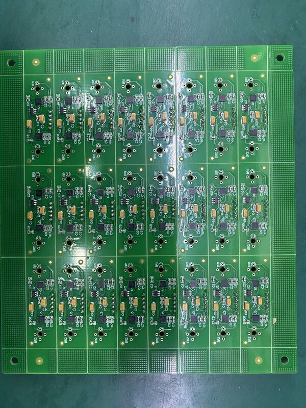 Kiểm soát trở ngại Hội đồng PCB công nghiệp với độ dày 0,3mm đến 6mm và không gian bóng tối thiểu 0,3mm Pitch nhỏ hơn 0,5mm Bảng mạch hỗ trợ