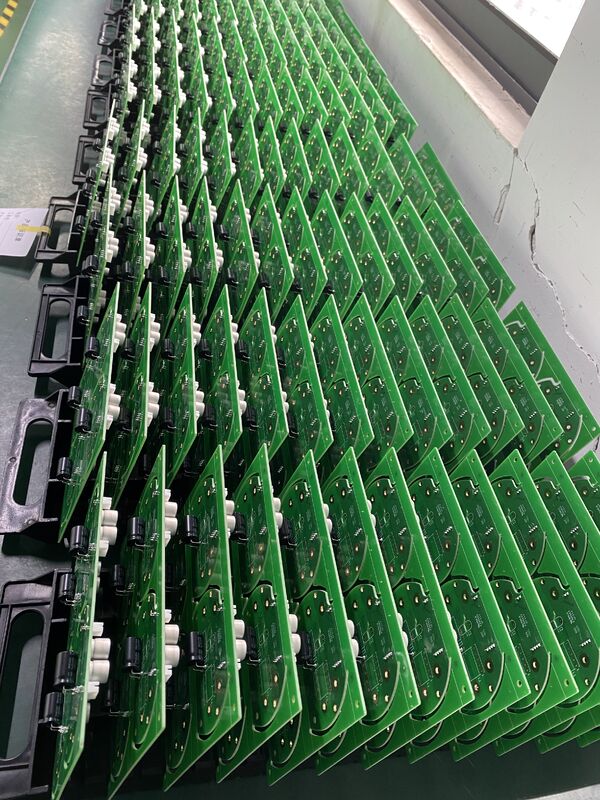 Khoảng cách bi tối thiểu 0.3mm, bước chân nhỏ hơn 0.5mm Quy trình sản xuất PCB công nghiệp Kích thước PCB tối đa 600 x 1200mm Tối ưu hóa cho Bố cục PCB phức tạp